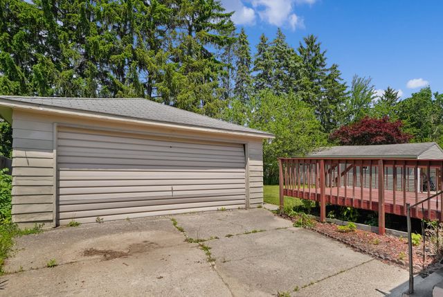 631 Oakcrest Street Sw, Kent City Vllg, MI 49509
