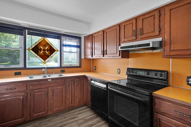 631 Oakcrest Street Sw, Kent City Vllg, MI 49509