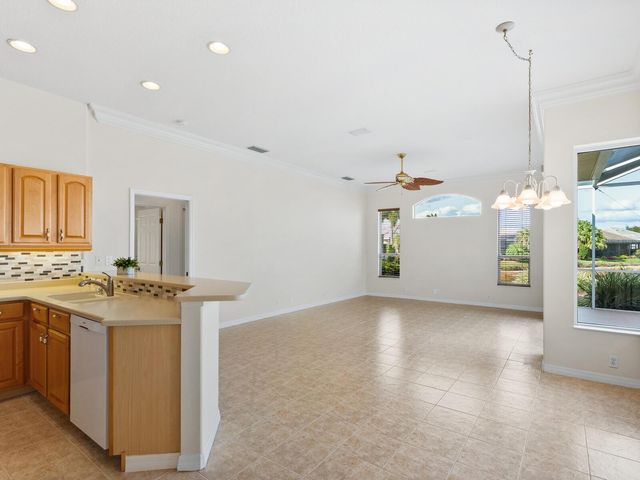 863 MACAW CIRCLE, Venice, FL 34285