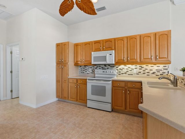 863 MACAW CIRCLE, Venice, FL 34285