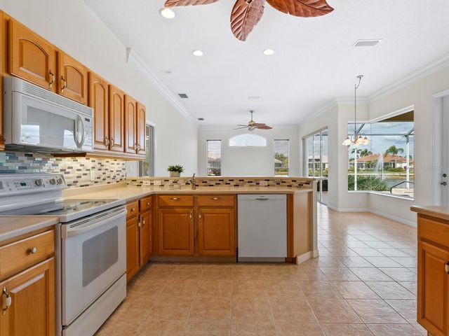 863 MACAW CIRCLE, Venice, FL 34285