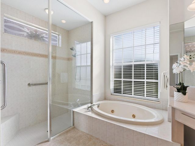 863 MACAW CIRCLE, Venice, FL 34285