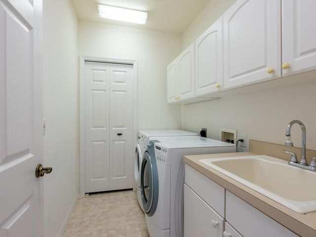 863 MACAW CIRCLE, Venice, FL 34285