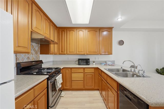 17888 Alburtis Avenue B117, Artesia, CA 90701