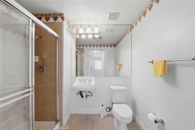 17888 Alburtis Avenue B117, Artesia, CA 90701