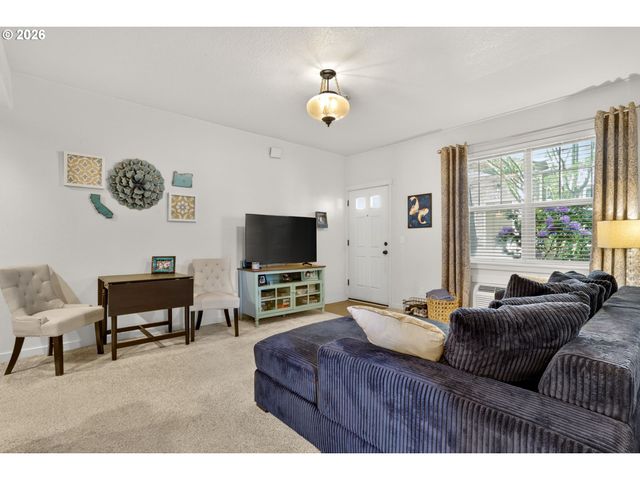 648 Ne ADWICK Dr, Hillsboro, OR 97006