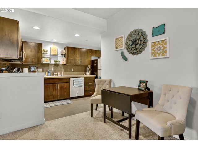 648 Ne ADWICK Dr, Hillsboro, OR 97006