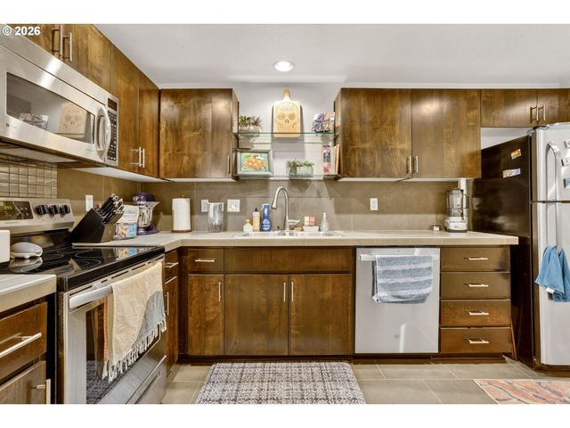648 Ne ADWICK Dr, Hillsboro, OR 97006
