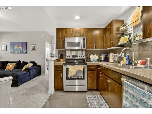 648 Ne ADWICK Dr, Hillsboro, OR 97006