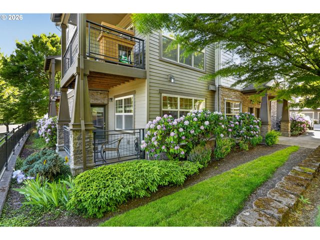 648 Ne ADWICK Dr, Hillsboro, OR 97006
