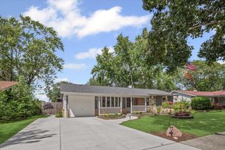 230 Brookhaven Drive, Elk Grove Village, IL 60007