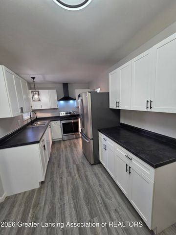 3721 Kendalwood Drive, Lansing, MI 48911