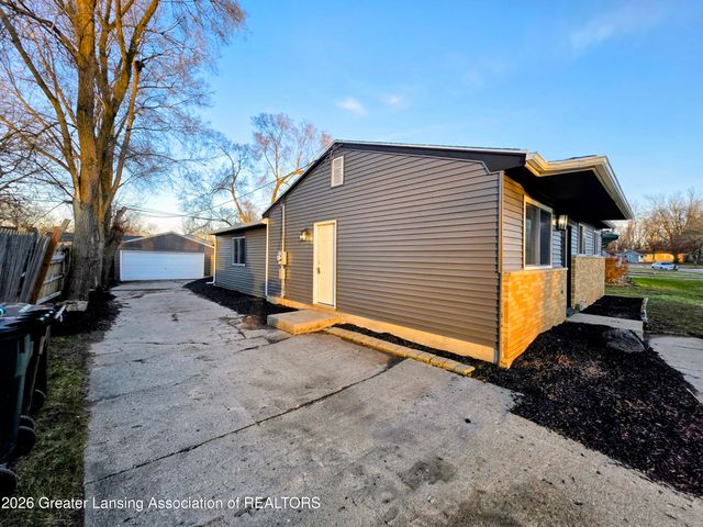 3721 Kendalwood Drive, Lansing, MI 48911