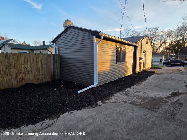 3721 Kendalwood Drive, Lansing, MI 48911