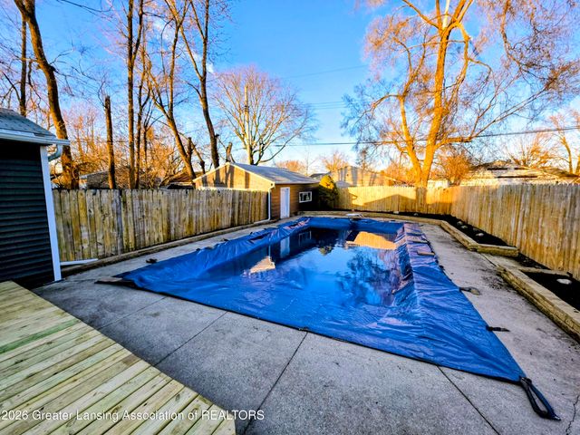 3721 Kendalwood Drive, Lansing, MI 48911