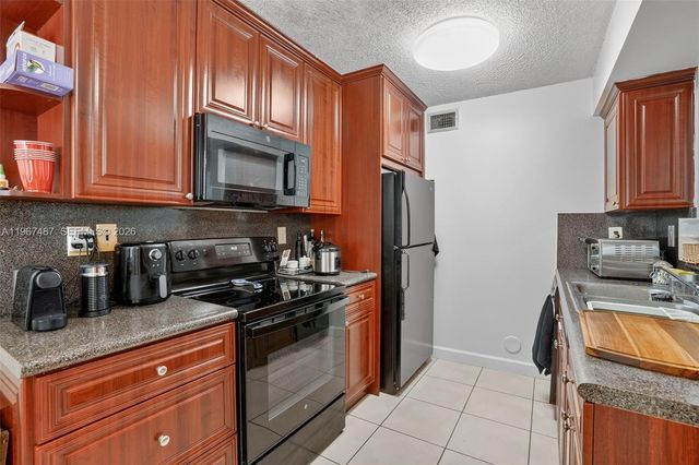 9777 NW 46th Ter 111, Doral, FL 33178