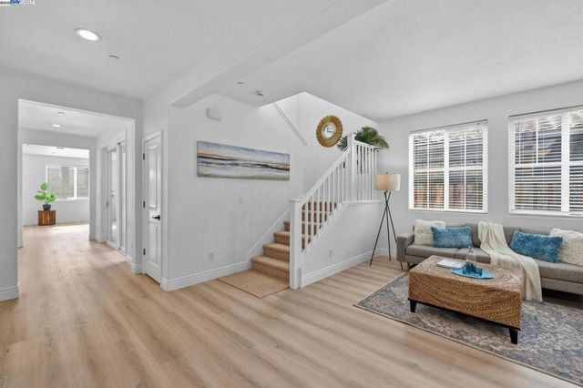 574 Mandevilla Dr, Brentwood, CA 94513