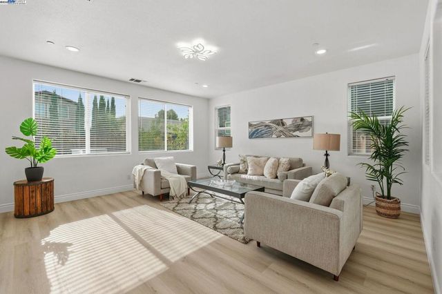 574 Mandevilla Dr, Brentwood, CA 94513