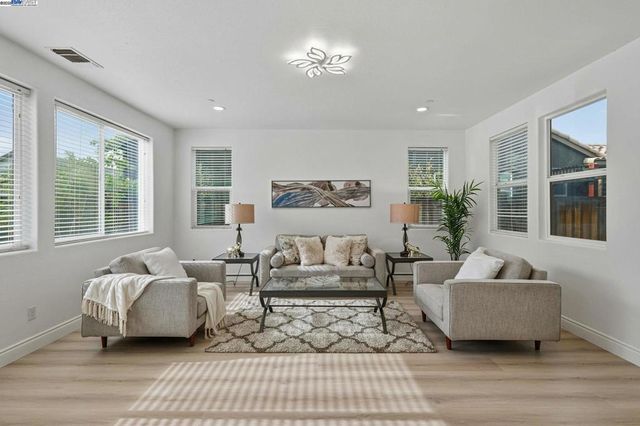 574 Mandevilla Dr, Brentwood, CA 94513