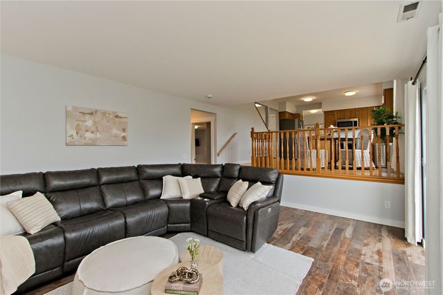 709 Victor Street, Enumclaw, WA 98022