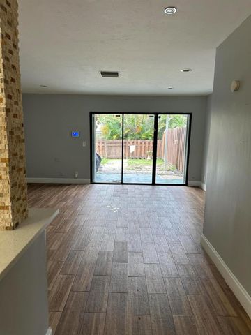 5508 Cannon Way C, West Palm Beach, FL 33415
