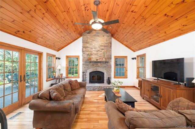 299 Baxtertown Road, Fishkill, NY 12524