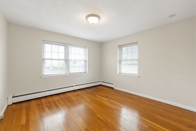 210 Hillside Ave 32, Needham, MA 02494