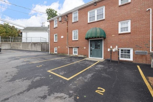 210 Hillside Ave 32, Needham, MA 02494