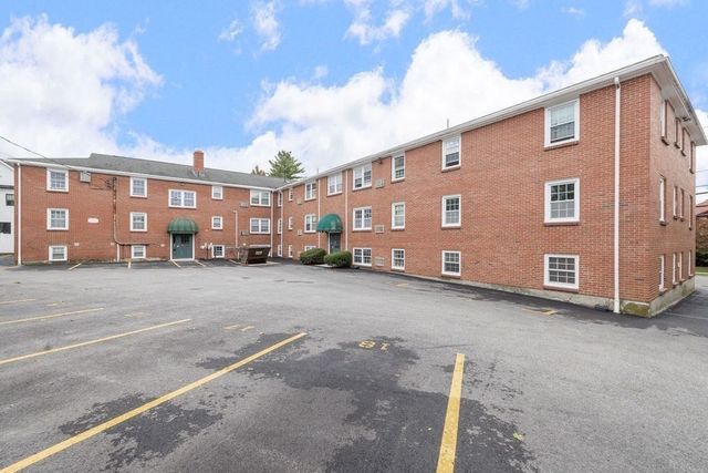 210 Hillside Ave 32, Needham, MA 02494