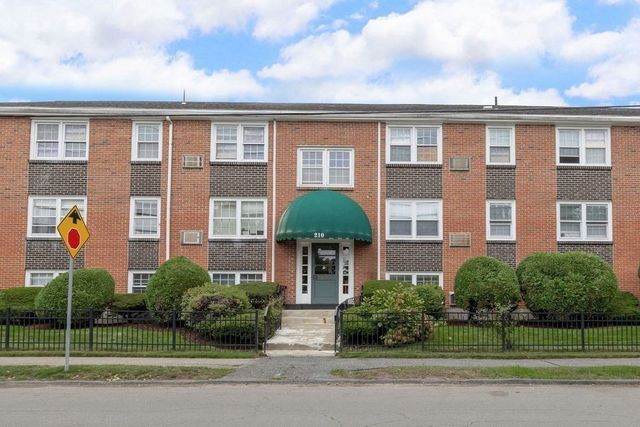 210 Hillside Ave 32, Needham, MA 02494