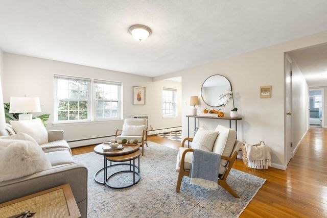 210 Hillside Ave 32, Needham, MA 02494