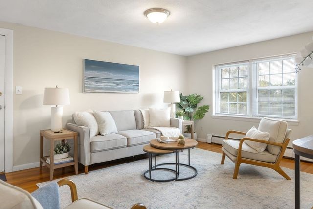 210 Hillside Ave 32, Needham, MA 02494