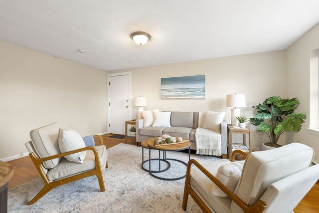 210 Hillside Ave 32, Needham, MA 02494