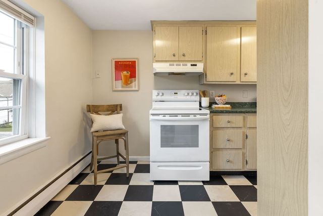 210 Hillside Ave 32, Needham, MA 02494