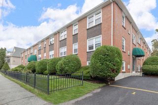 210 Hillside Ave 32, Needham, MA 02494