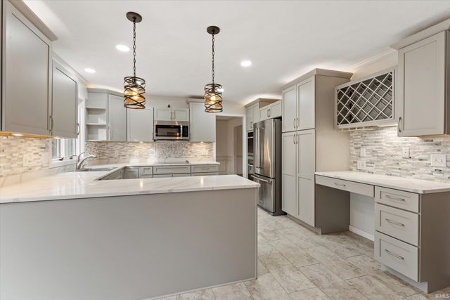 51981 Farmington Square Road, Granger, IN 46530