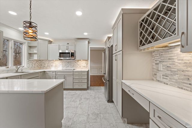 51981 Farmington Square Road, Granger, IN 46530