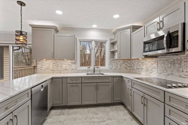 51981 Farmington Square Road, Granger, IN 46530