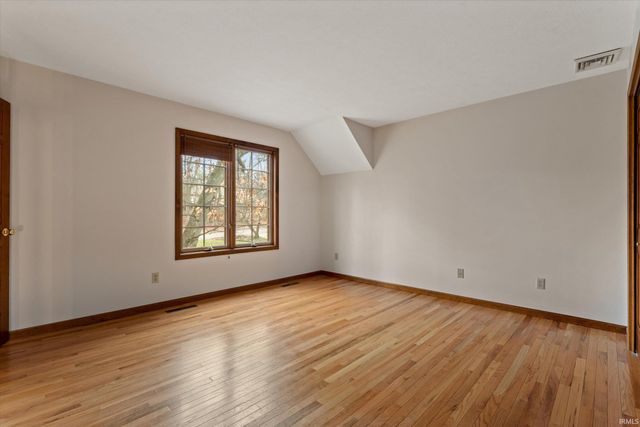 51981 Farmington Square Road, Granger, IN 46530