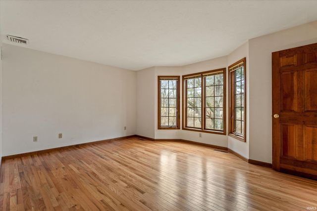 51981 Farmington Square Road, Granger, IN 46530