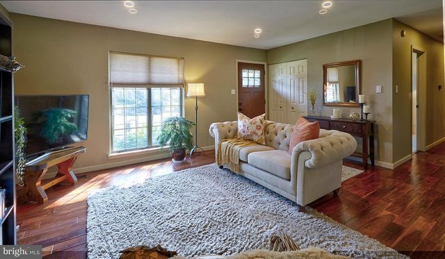 225 BENTWOOD DR, Delran, NJ 08075