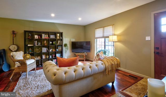 225 BENTWOOD DR, Delran, NJ 08075