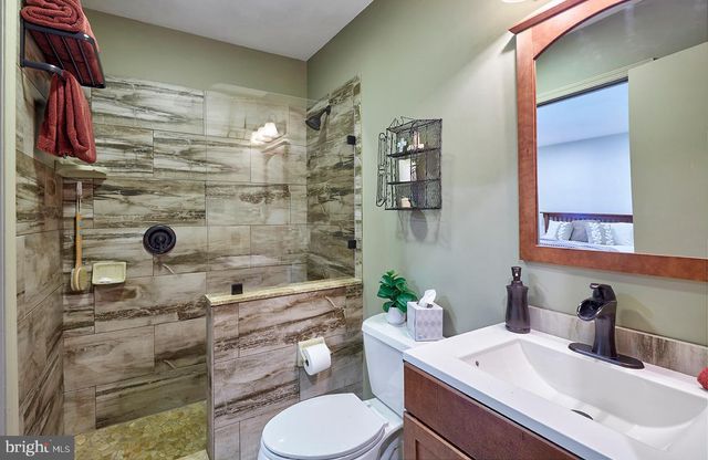 225 BENTWOOD DR, Delran, NJ 08075