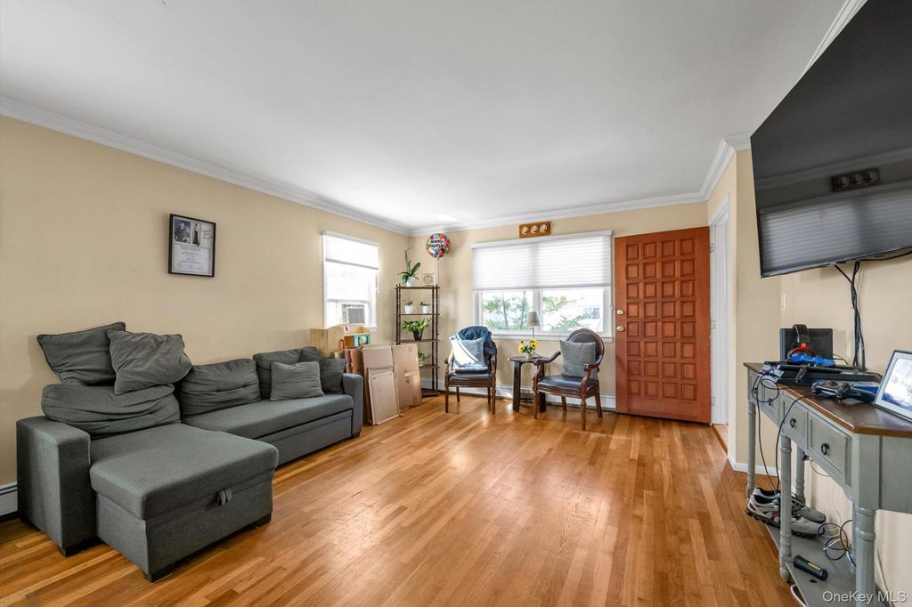 54 Marwood Road N, Port Washington, NY 11050 — photo 3