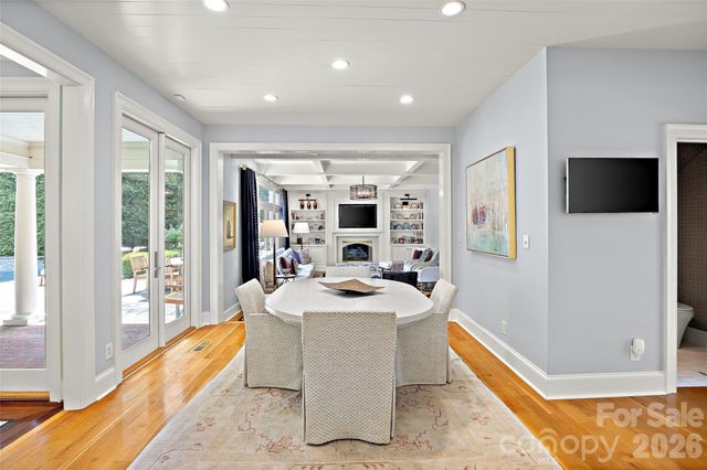 5411 Mirabell Road, Charlotte, NC 28226