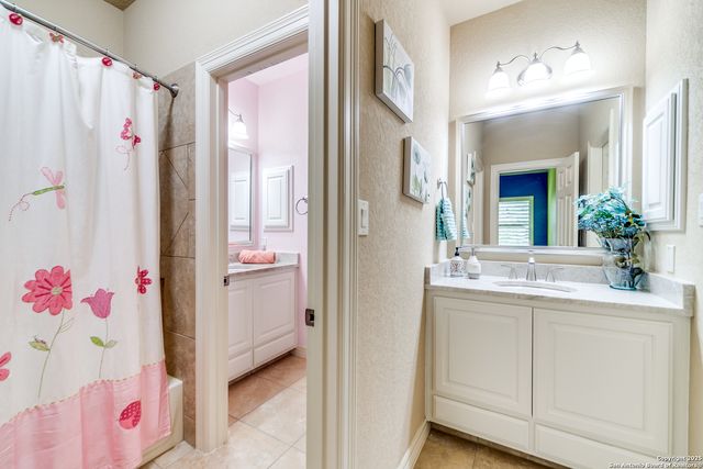 714 Ruidosa Downs, Helotes, TX 78023