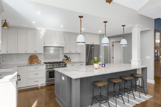 5250 Saint Albans Bay Road, Excelsior, MN 55331