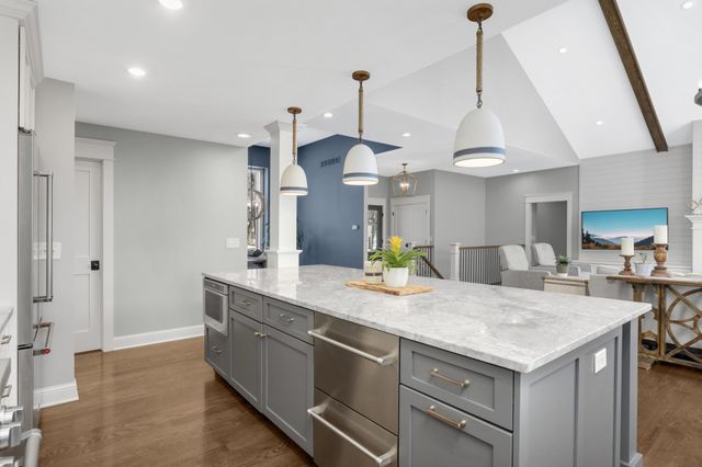 5250 Saint Albans Bay Road, Excelsior, MN 55331