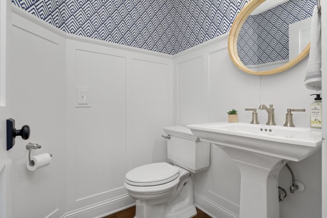 5250 Saint Albans Bay Road, Excelsior, MN 55331