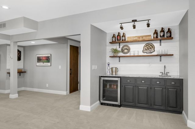 5250 Saint Albans Bay Road, Excelsior, MN 55331